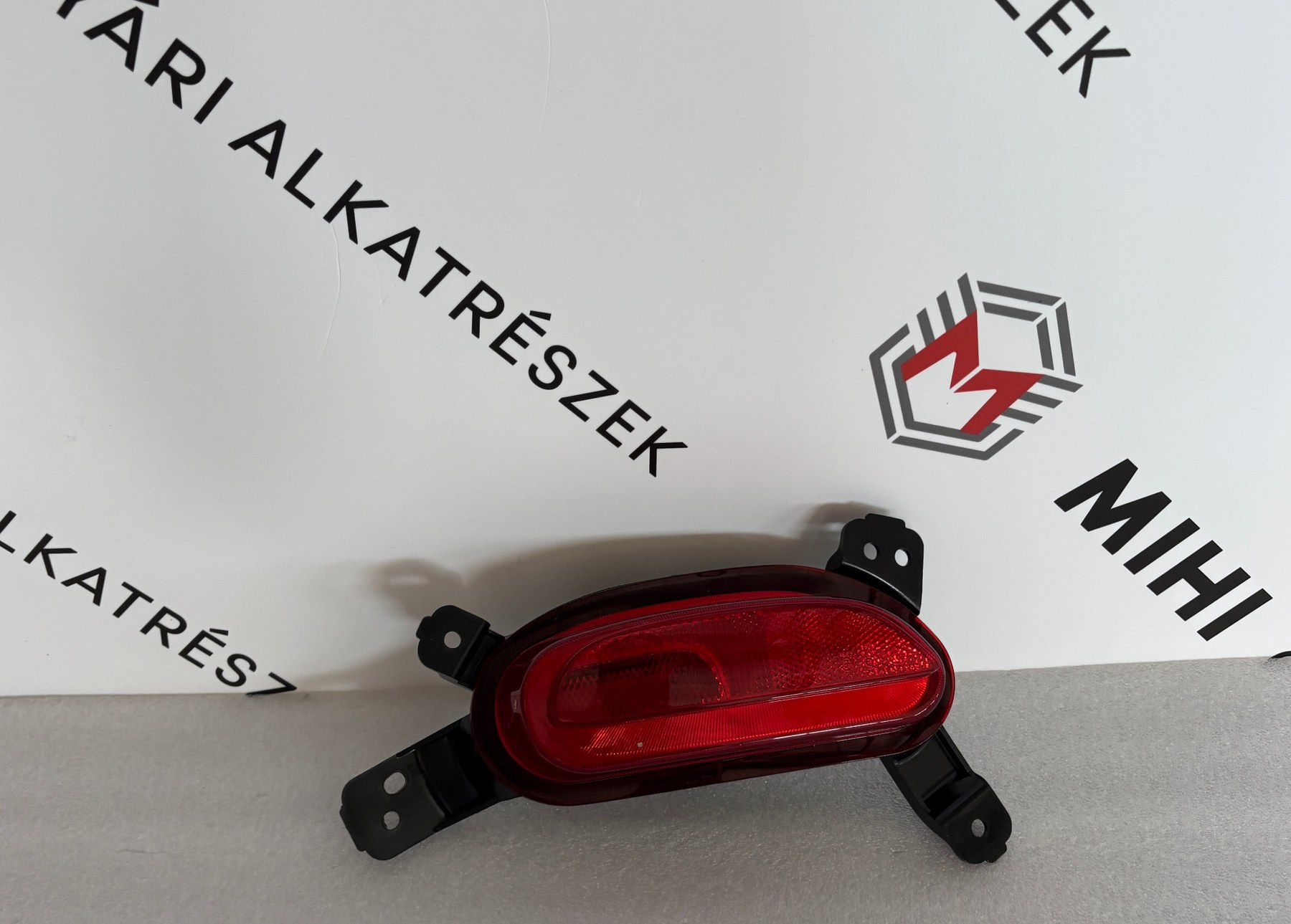 MG ZS bal hátsó ködlámpa 10571685 termékfotó 2