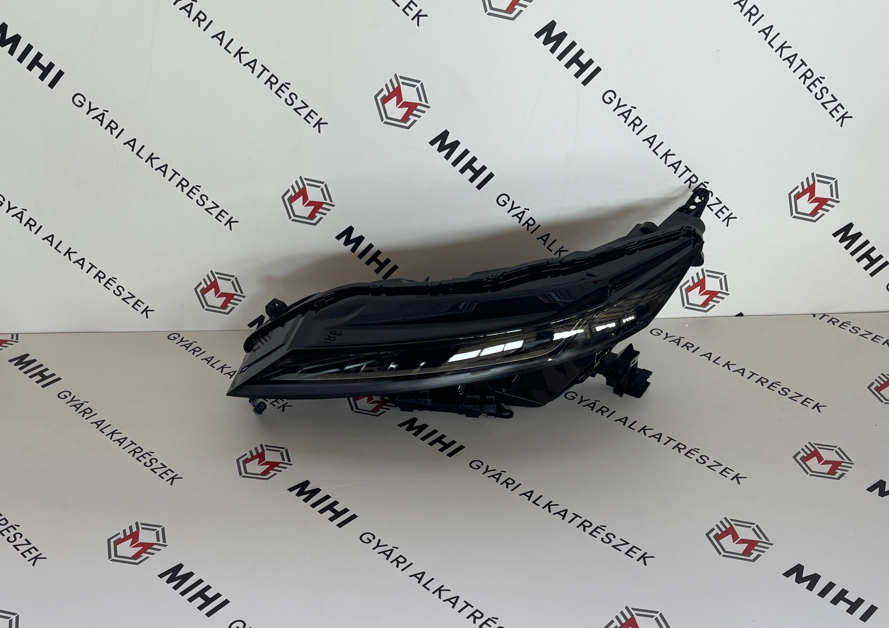 Nissan Ariya bal első LED fényszóró 260605MS0A