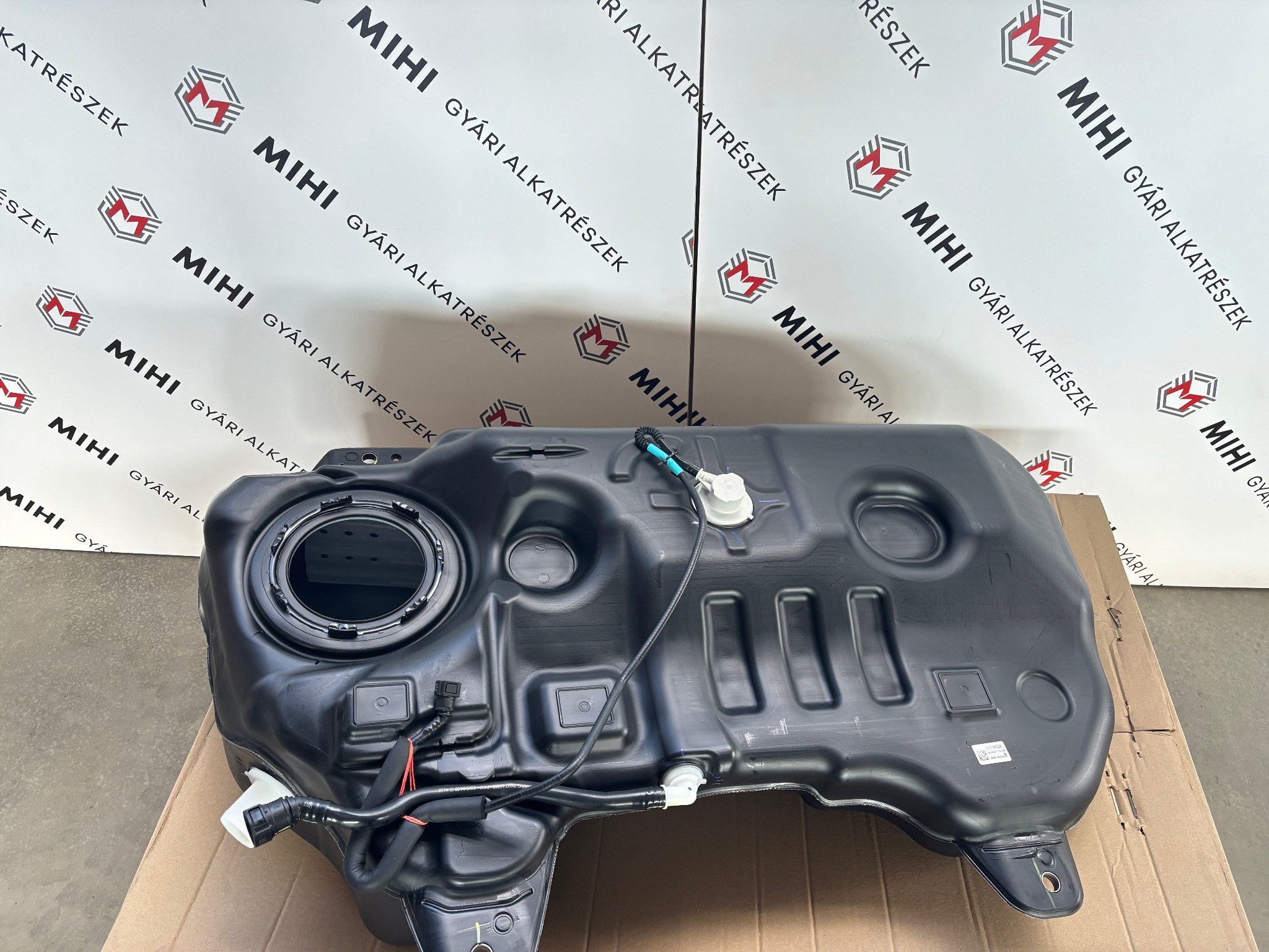 Hyundai Tucson NX4 üzemanyagtartály 31150N7000 termékfotó 4