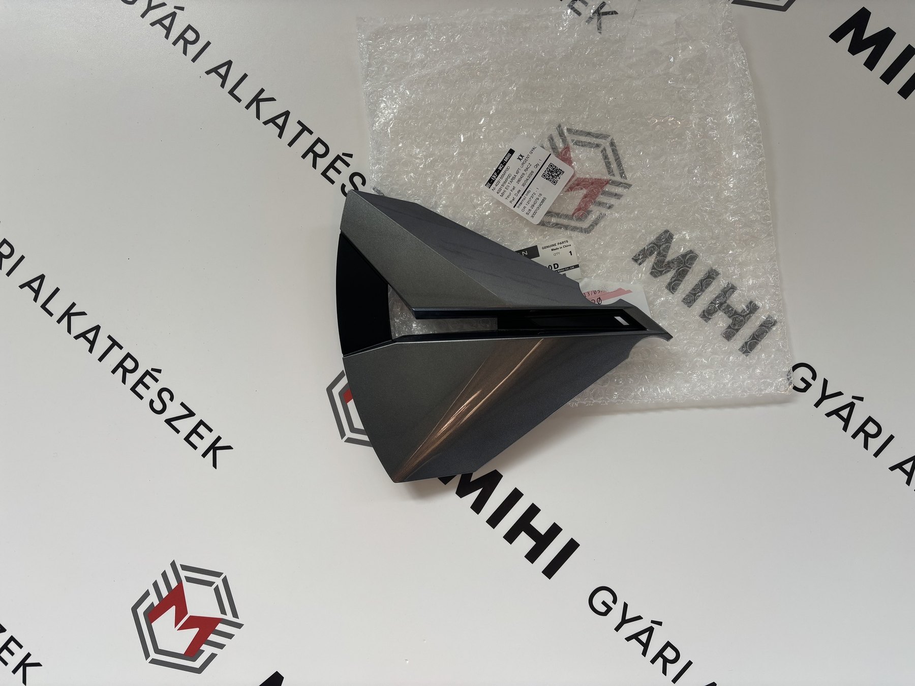 Nissan Ariya gyári keréktárcsa díszbetét 403155MP0D