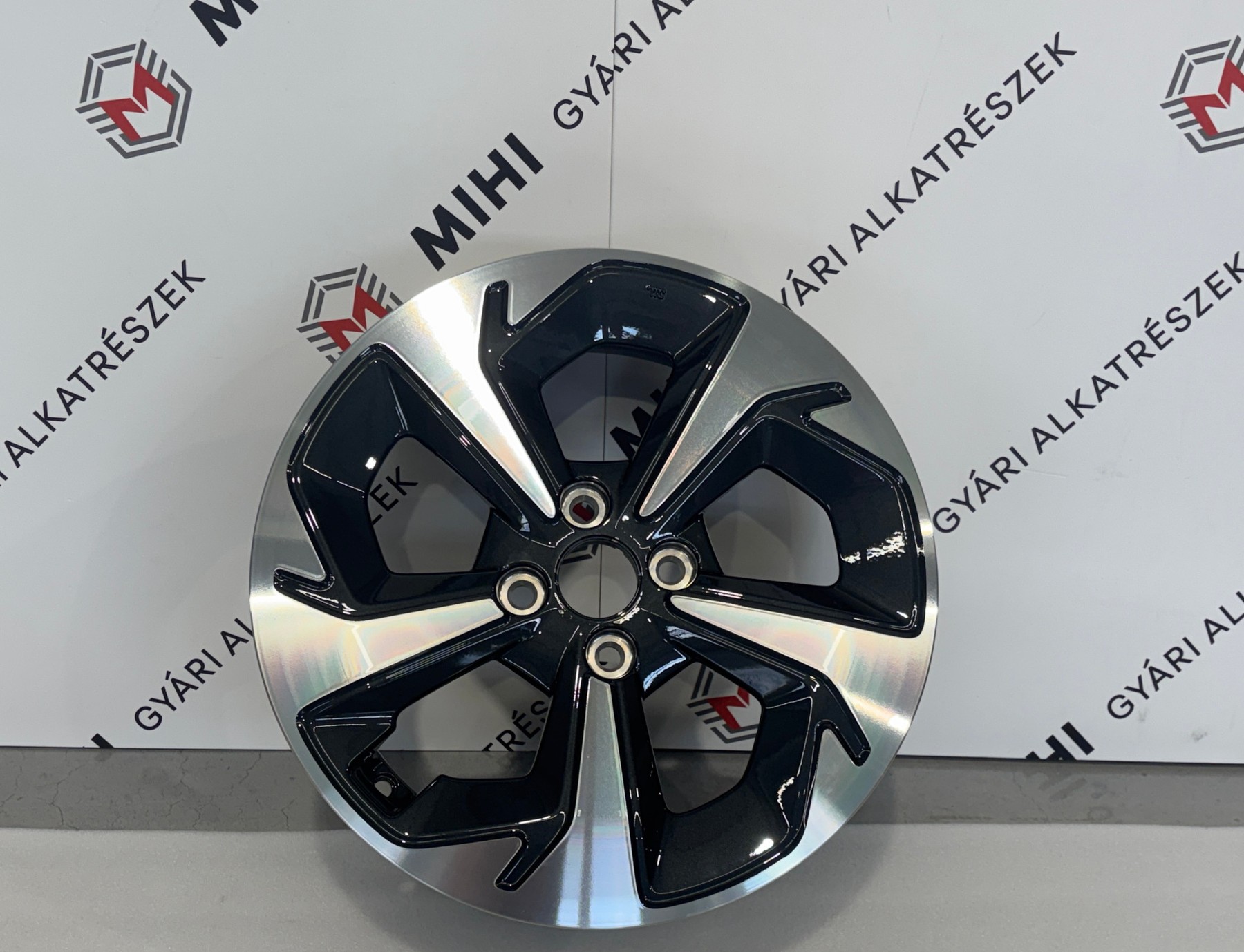 Suzuki Swift 16″ gyári könnyűfém keréktárcsa 4321069T60QC8