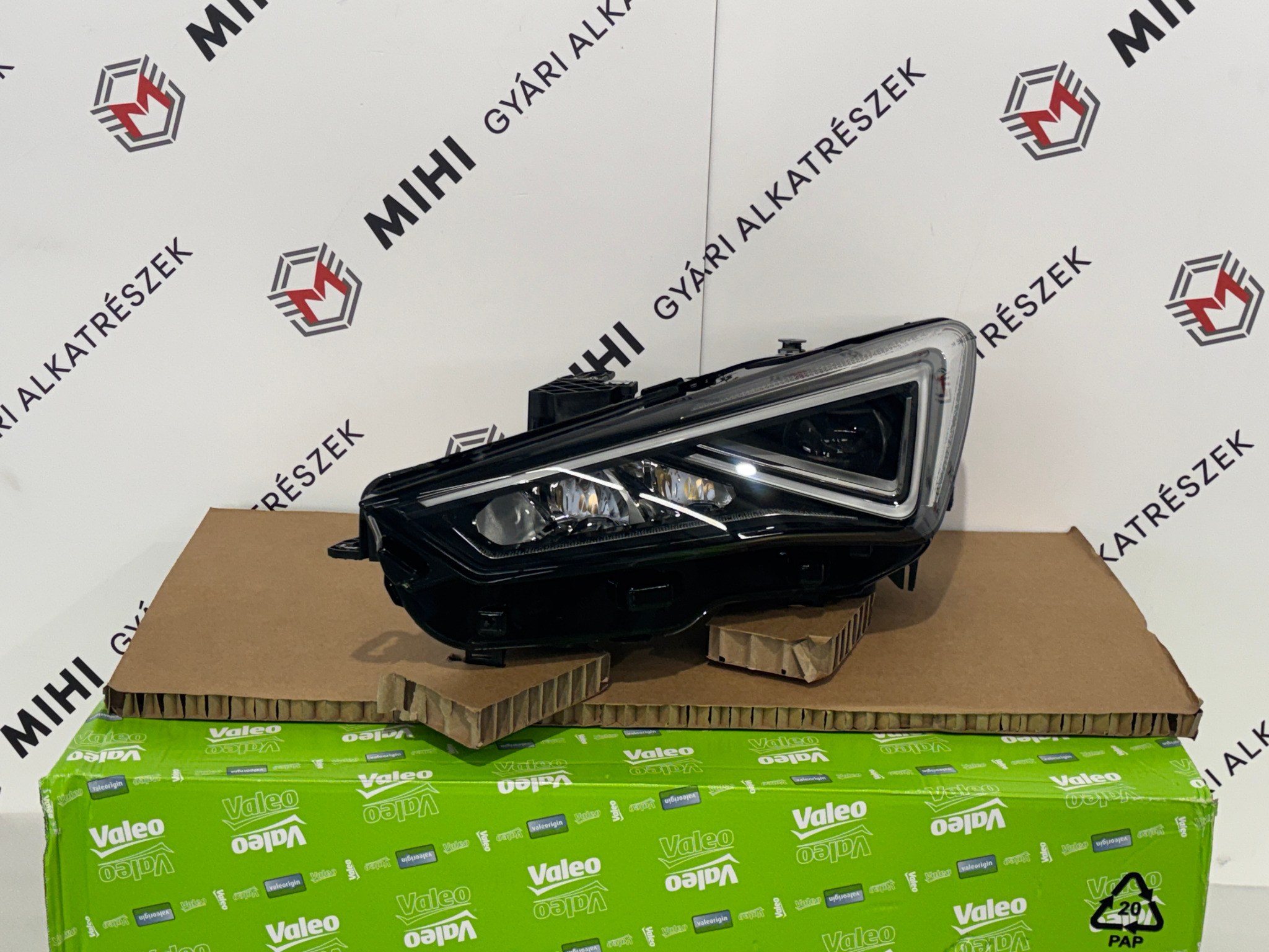 Seat Leon IV / Cupra Leon bal első LED fényszóró Valeo 451088 termékfotó 3