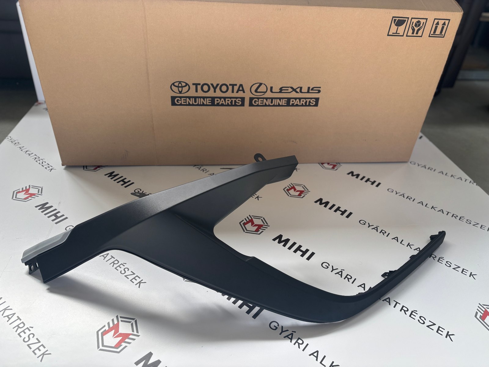 Toyota Corolla E21 bal első lökhárító toldat 52113YY030