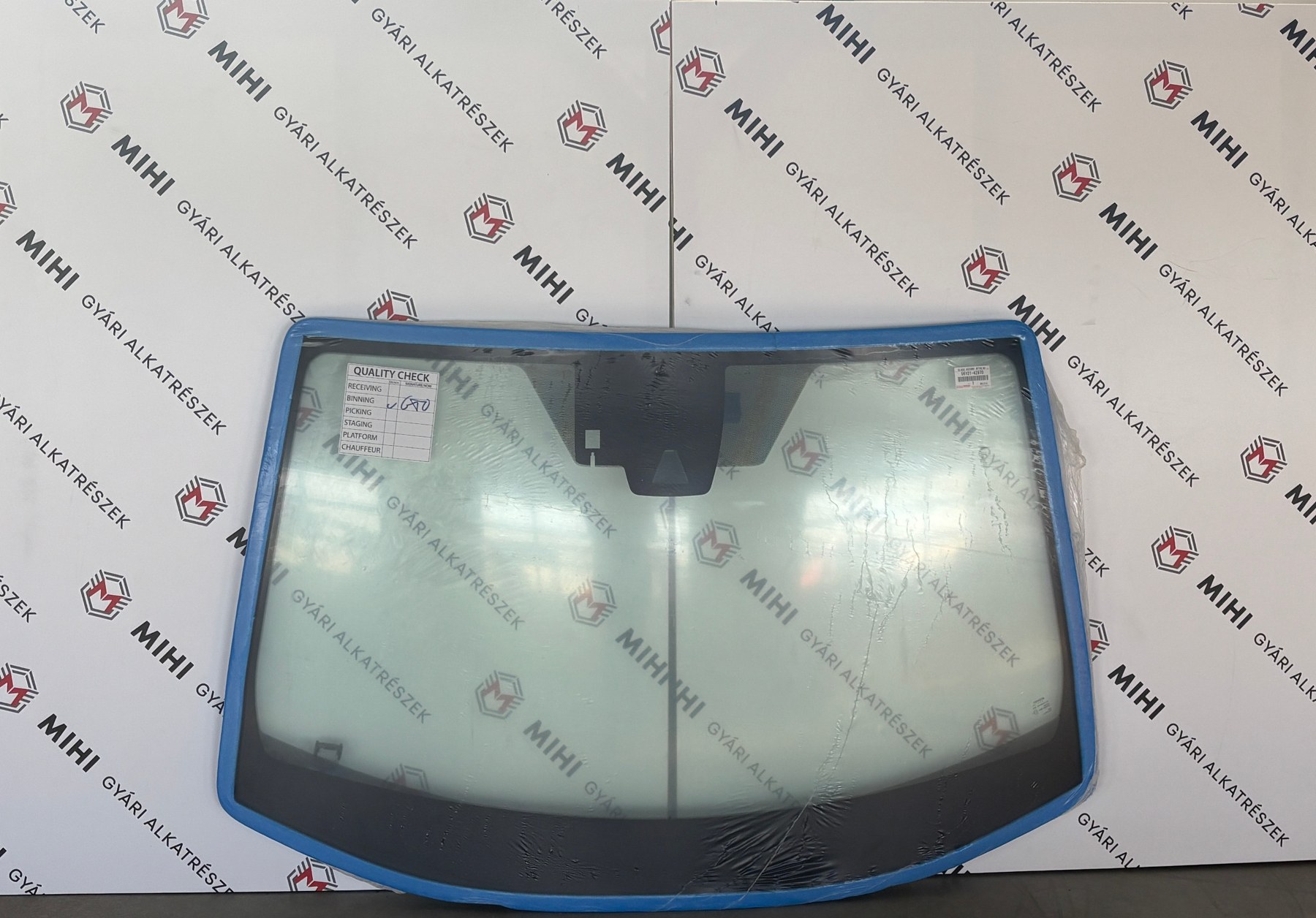 Toyota RAV4 első szélvédő 5610142970 termékfotó 2