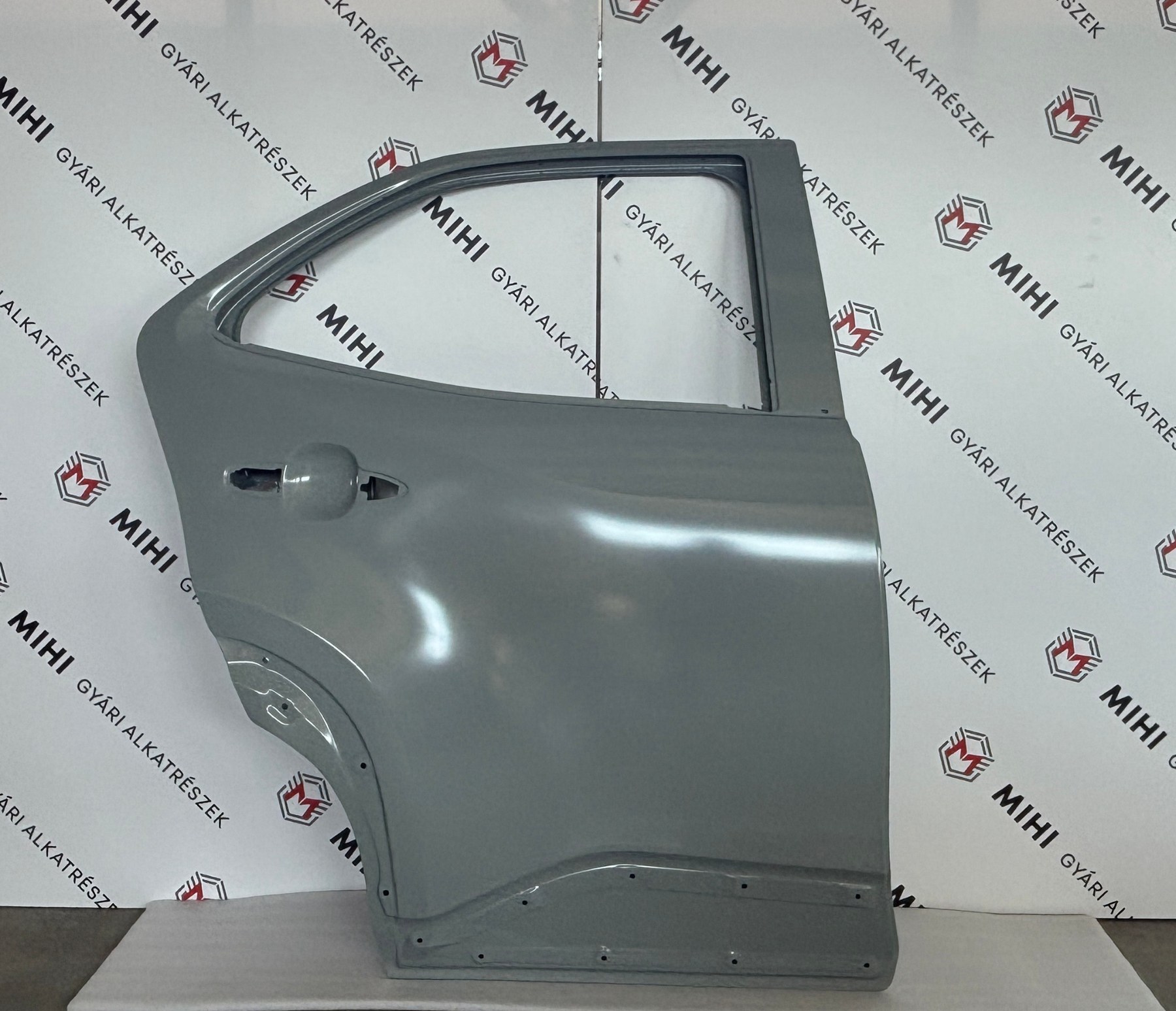 Toyota Yaris Cross jobb hátsó komplett ajtó 67003K2010 termékfotó 3