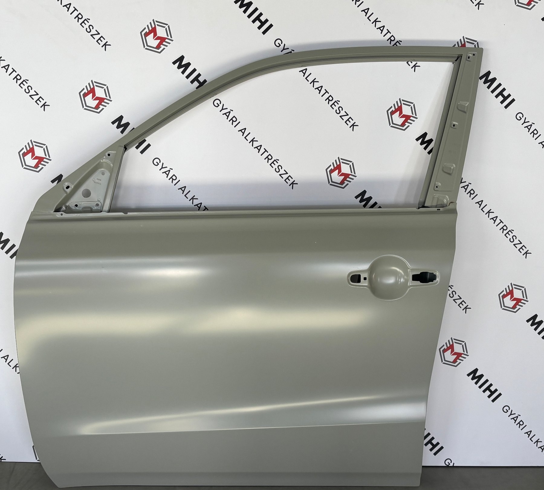 Suzuki Vitara bal első ajtó gyári alapozott karosszériaelem 6800254P01