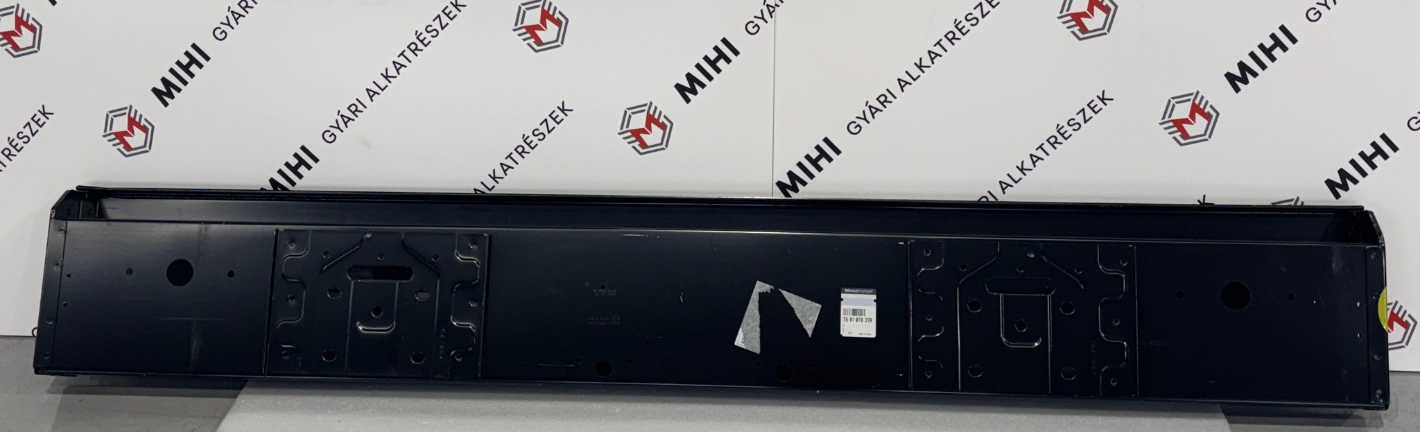 Renault Master III platós hátsó lökhárító / aláfutásgátló 756107827R