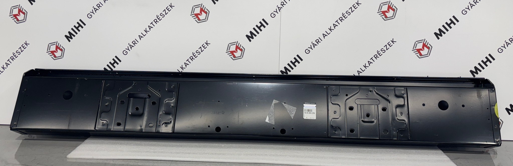 Renault Master III platós hátsó lökhárító / aláfutásgátló 756107827R