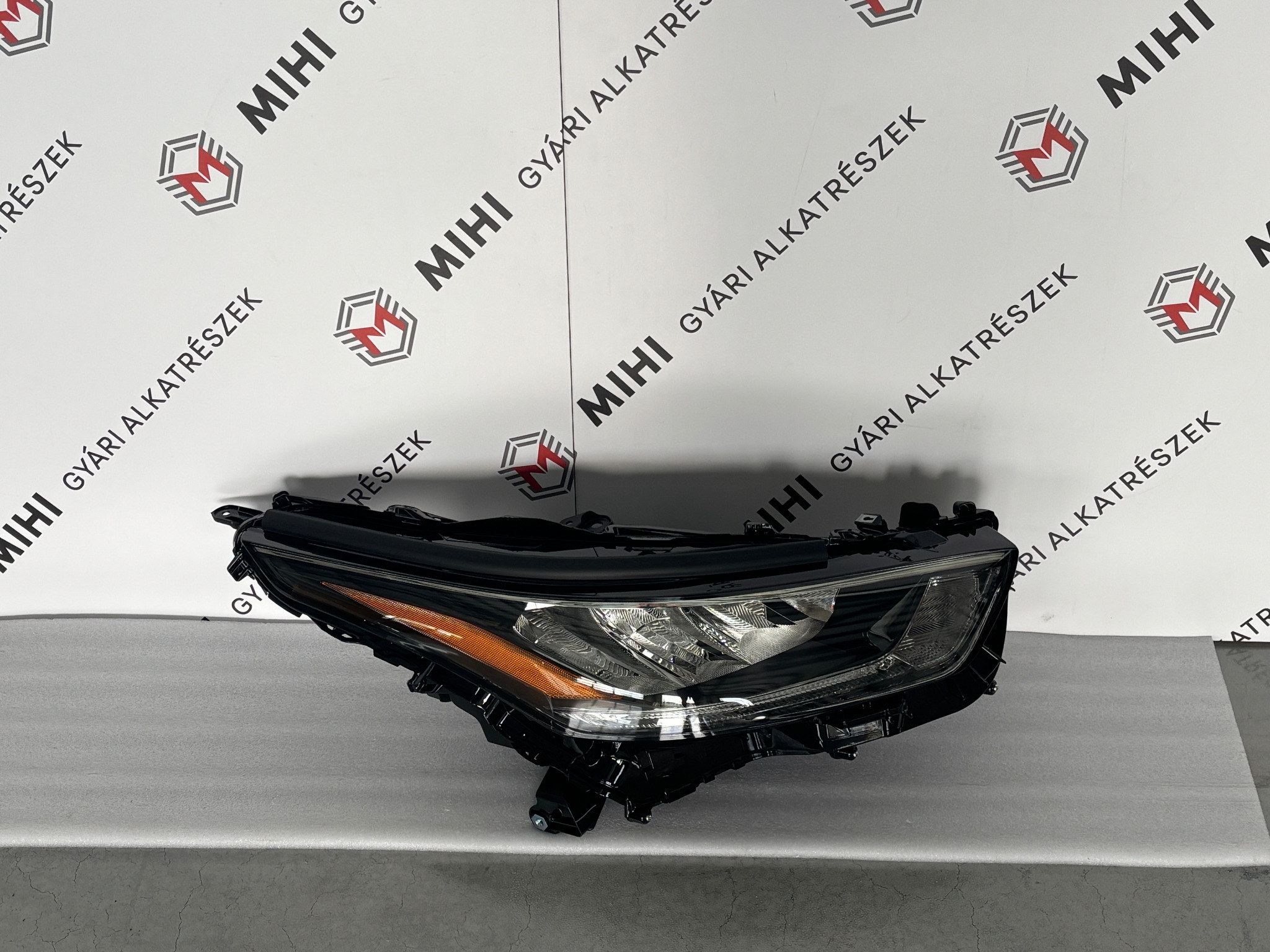 Toyota Highlander IV jobb első fényszóró 811100E511 termékfotó 3