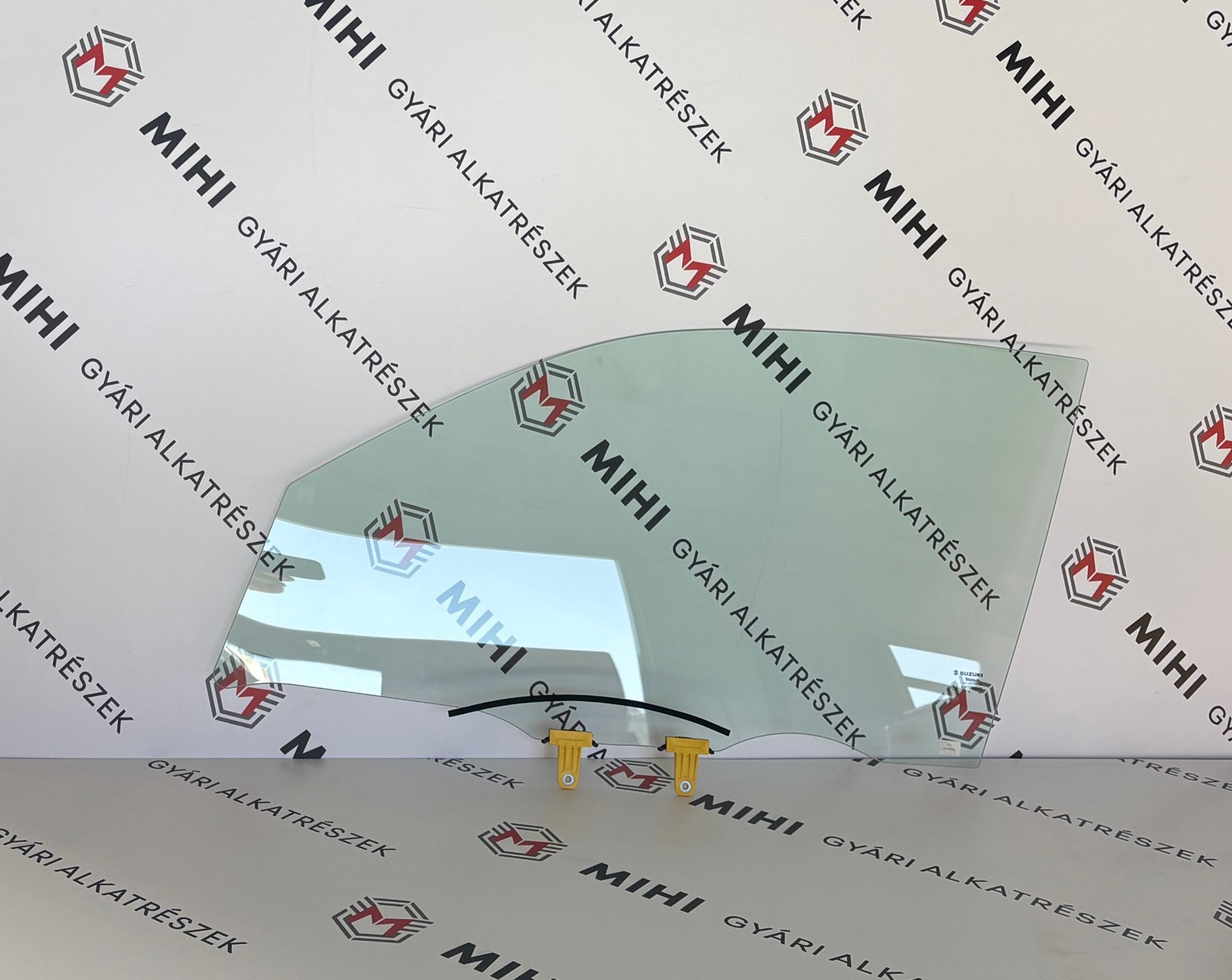 Suzuki Vitara bal első lejáró ajtóüveg 8450254P03