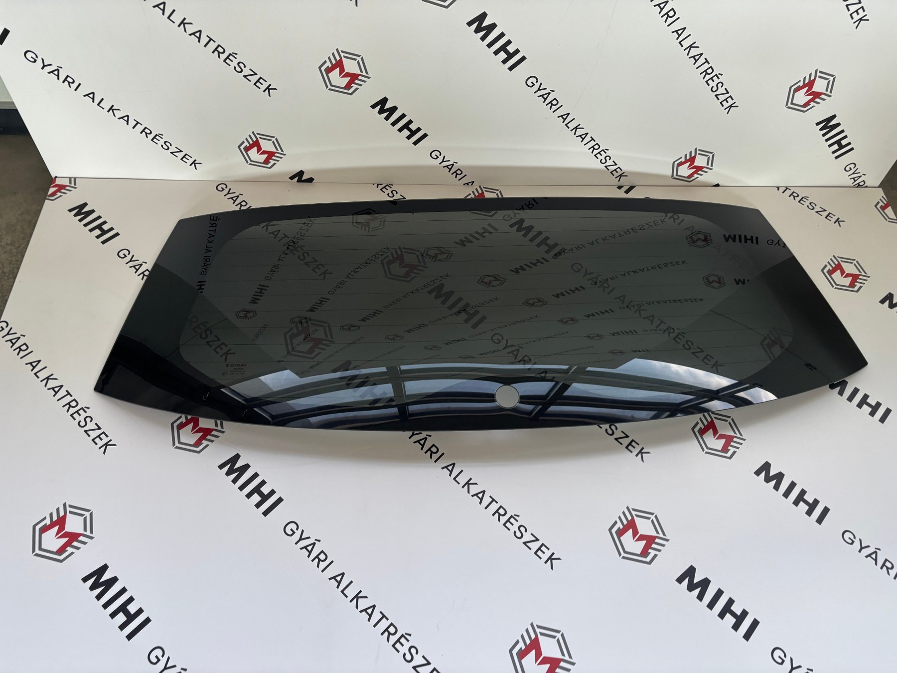 Suzuki Vitara csomagtérajtó üveg 8457054P11