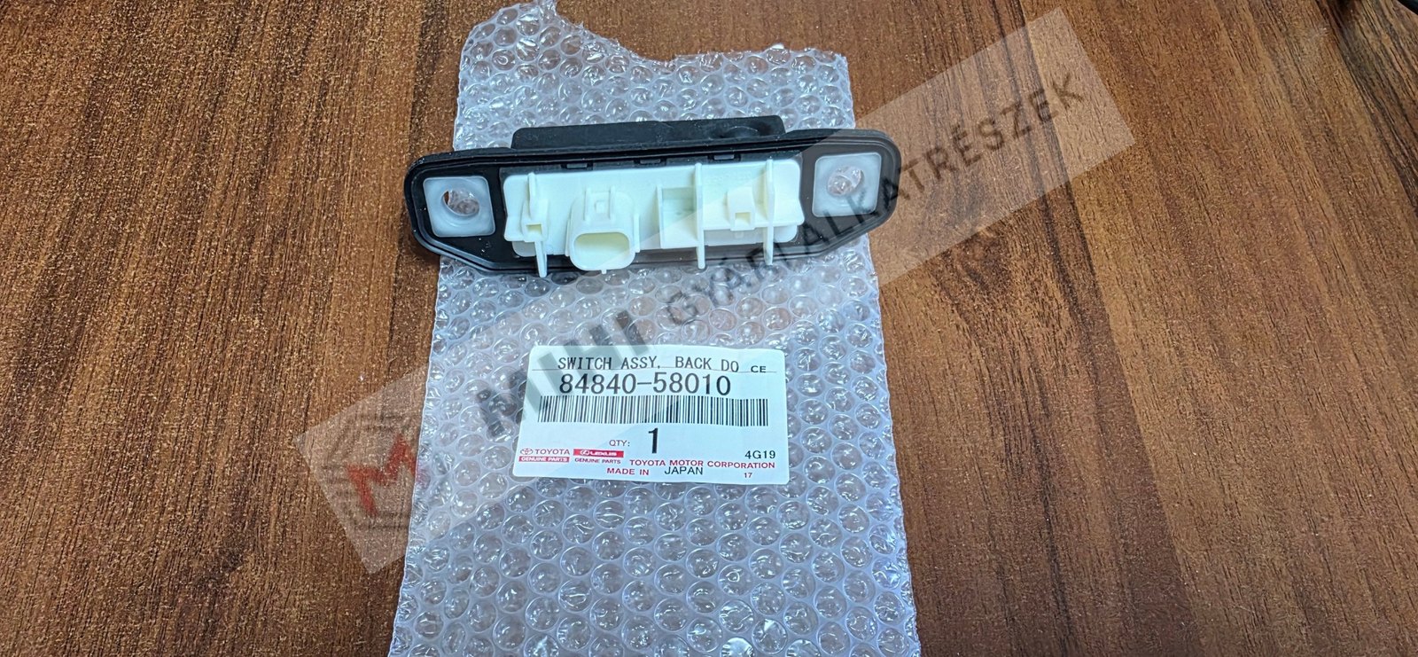 Toyota 8484058010 csomagtérajtó nyitókapcsoló 8484058010