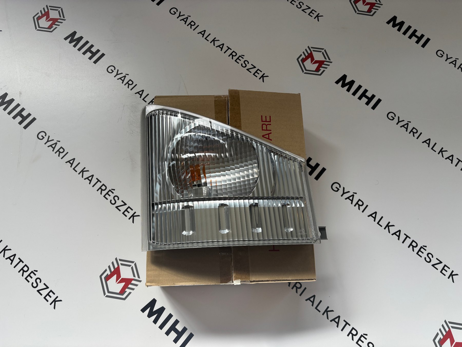 Isuzu N-Series jobb első irányjelző lámpatest 8981554580