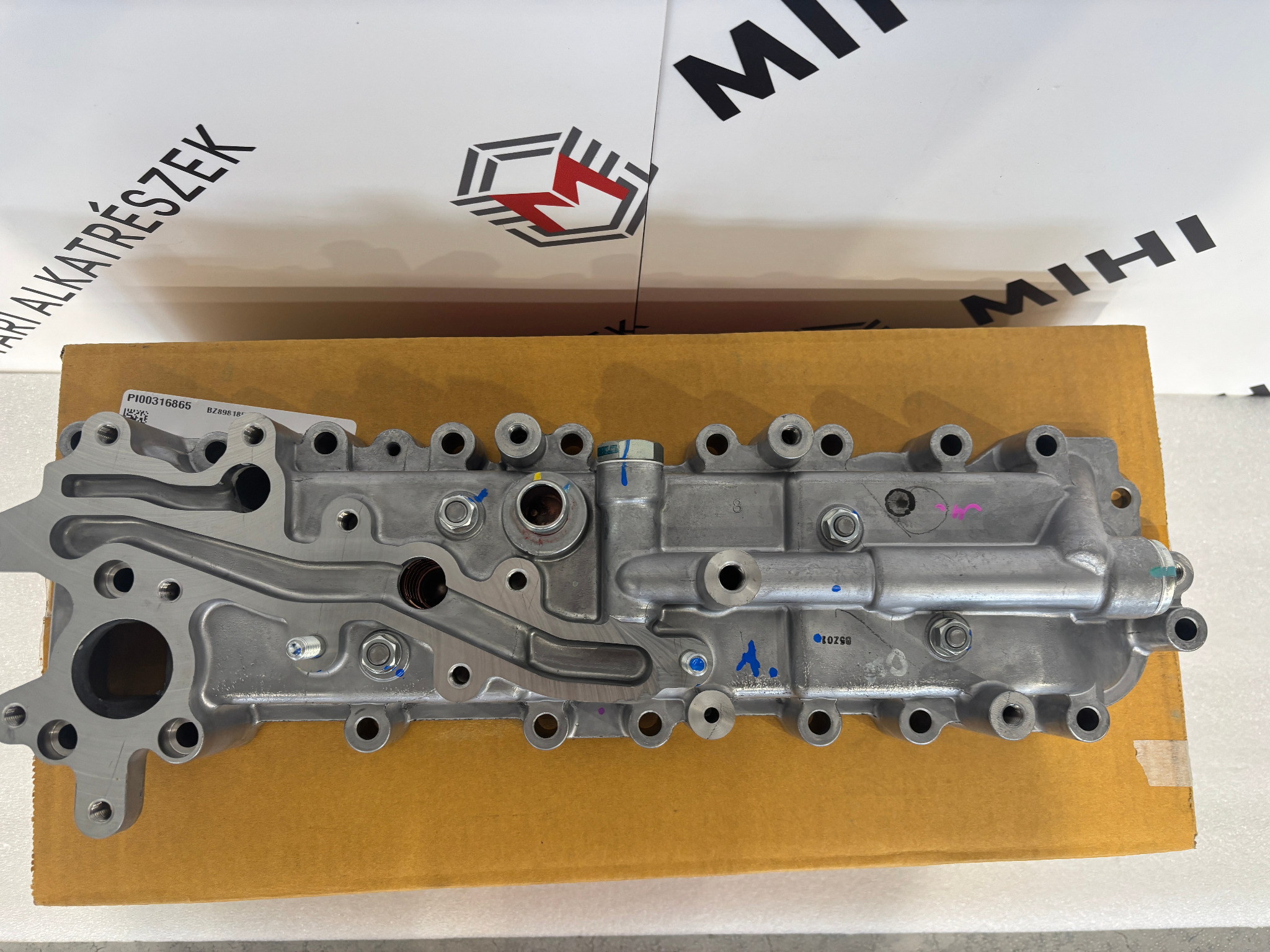 Isuzu D-Max 2.5 Twin Turbo 4JK1 olajhűtő 8981856910 termékfotó 2