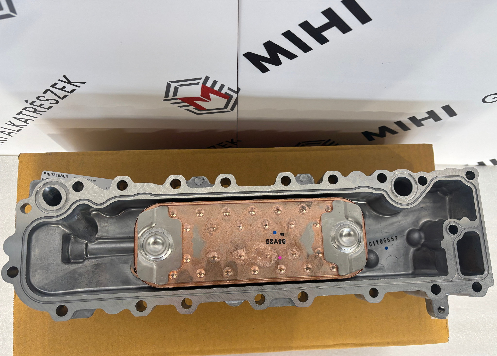 Isuzu D-Max 2.5 Twin Turbo 4JK1 olajhűtő 8981856910 termékfotó 3