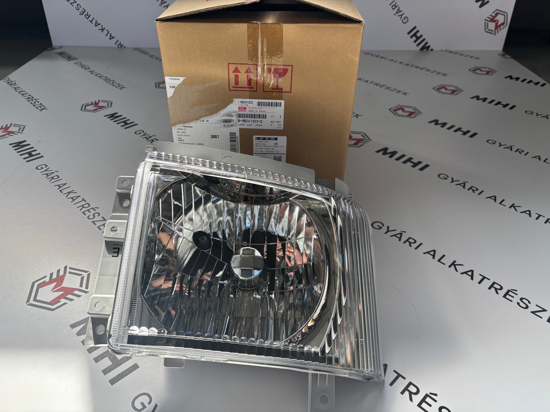 Isuzu N-Series 12V bal első fényszóró 8982413300