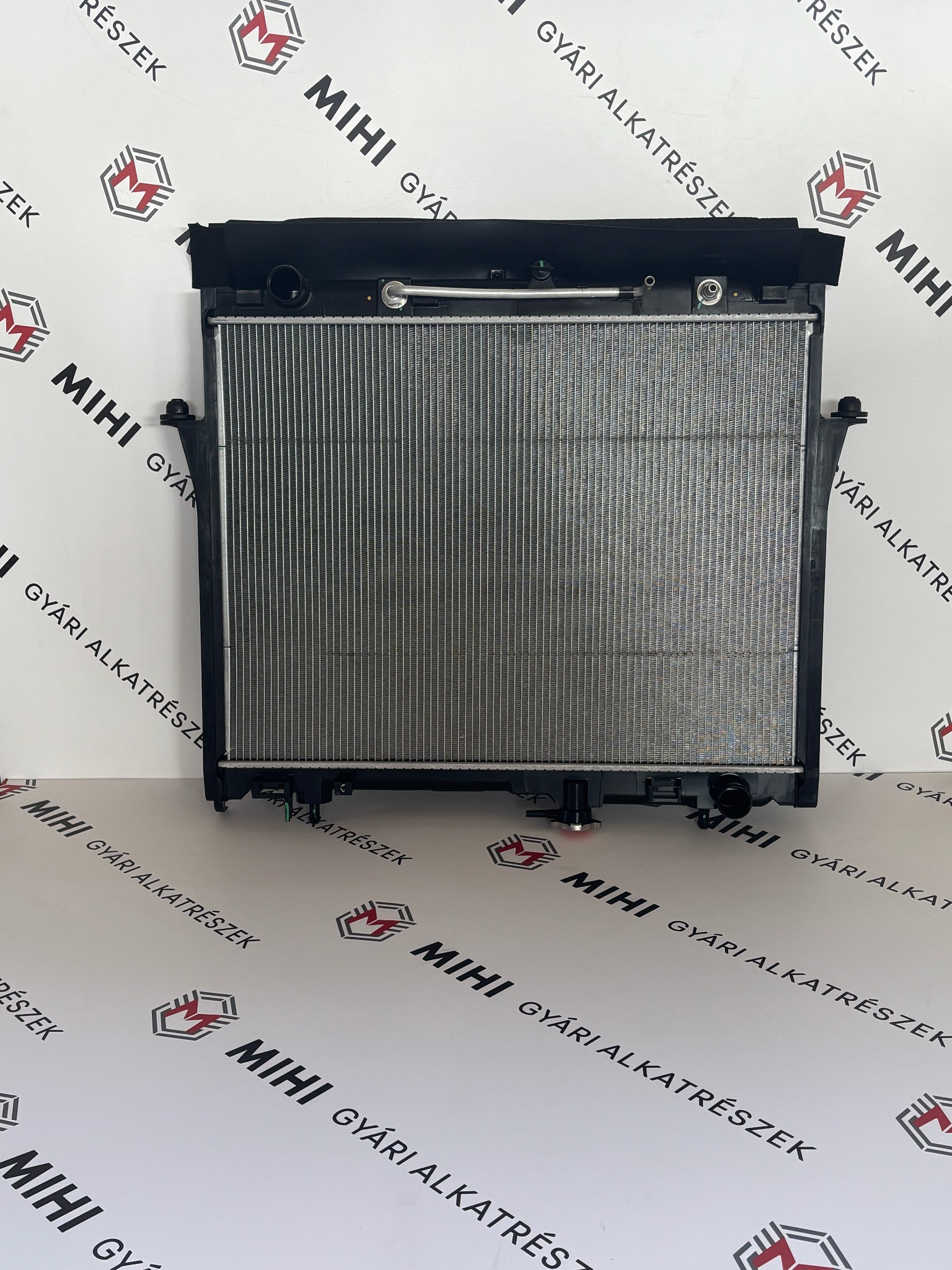 Isuzu D-Max hűtő radiátor / vízhűtő 8983355661