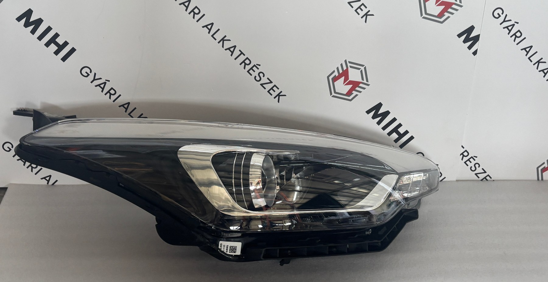 Hyundai i20 Active jobb első fényszóró 92102C8200