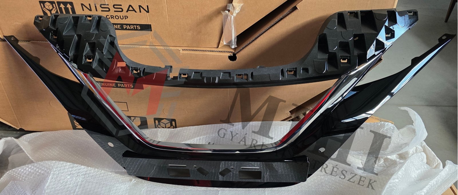Nissan Leaf ZE1 első lökhárító betét F20705SHAB