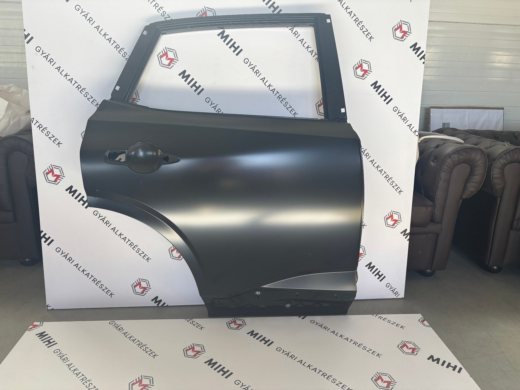 Nissan Qashqai J12 jobb hátsó ajtó H21006UAMA termékfotó 2